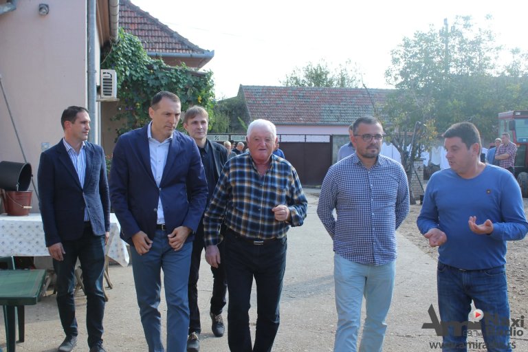 Ministar Nedimović razgovarao sa poljoprivrednicima u Mokrinu, Velikom Selu i Ruskom Selu