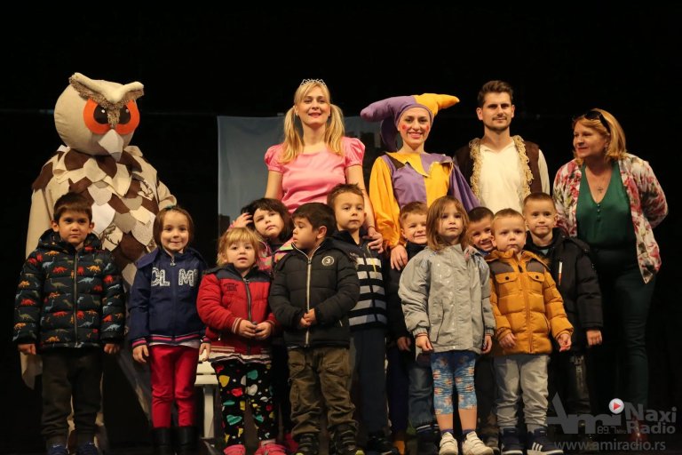 „Sovembar“: Izvedena edukativna predstava za decu