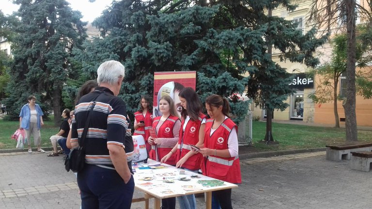 Foto vest: CKKI sproveo uličnu akciju povodom Svetskog dana borbe protiv trgovine ljudima