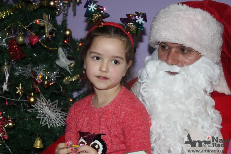Deda Mraz krenuo u obilazak mališana koji su mu pisali