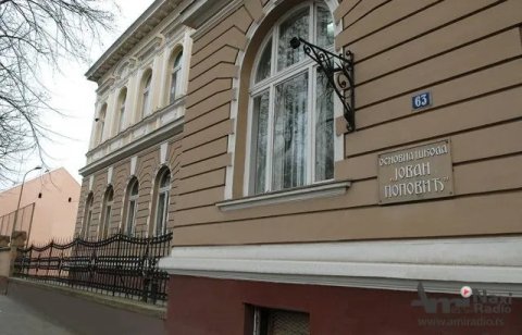 OŠ „Jovan Popović“ dobila interaktivnu tablu