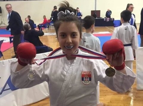 Karatisti „Feniksa“ doneli medalje iz Stare Pazove i Banatskog Karlovca