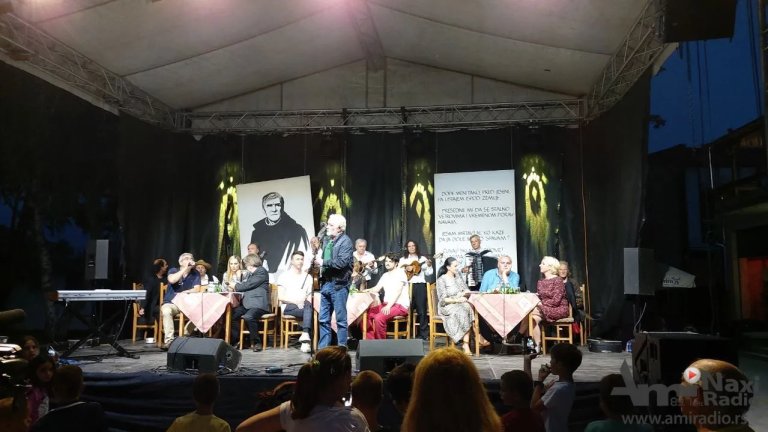 „Most koji treba proći“: U Mokrinu održan 35. Memorijal „Miroslav Antić“