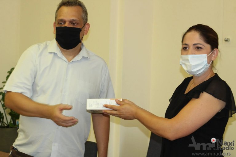 Ami i Palas radio donirali beskontaktne toplomere školama