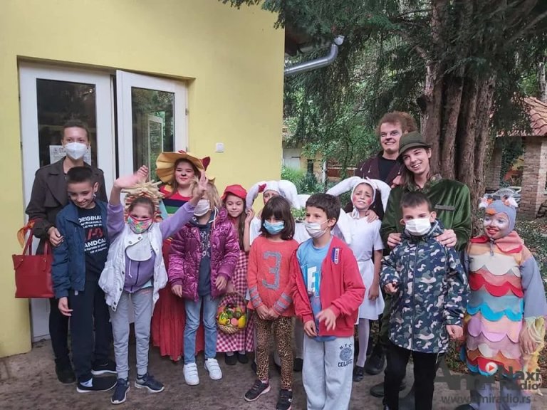 Počela „Dečja nedelja“: „Lane“ poklonilo predstavu učenicima OŠ „Šesti oktobar“