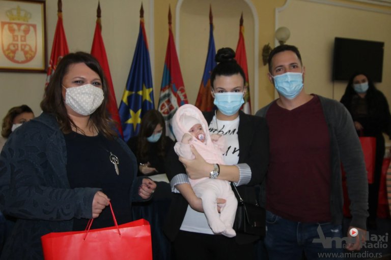 Bebi-paketi uručeni roditeljima dece rođene od polovine maja do kraja avgusta