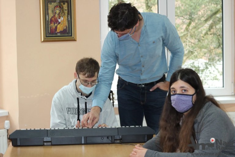 Korisnici „Naše kuće“ od džeparca kupili drugu sintisajzer