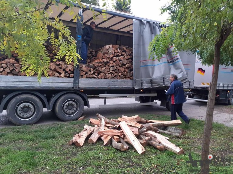 Počela podela ogrevnog drveta najugroženijim sugrađanima