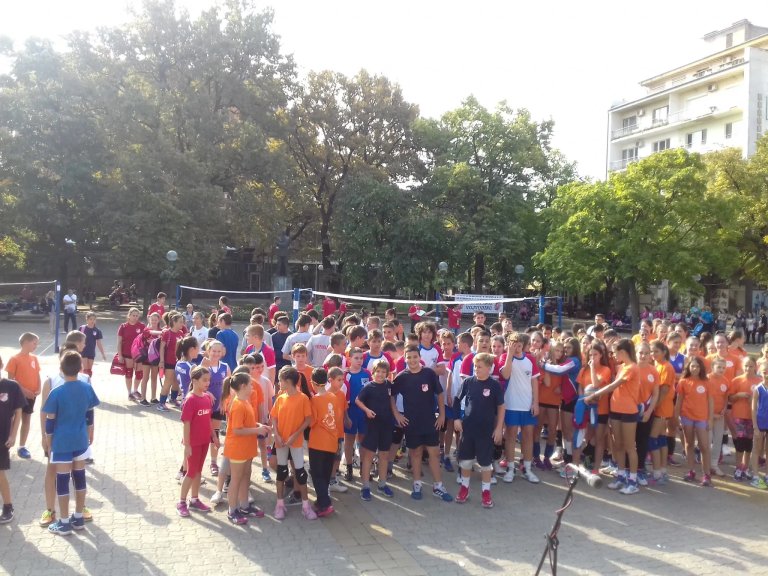 Turnir u mini odbojci okupio osnovce iz Banata i Bačke