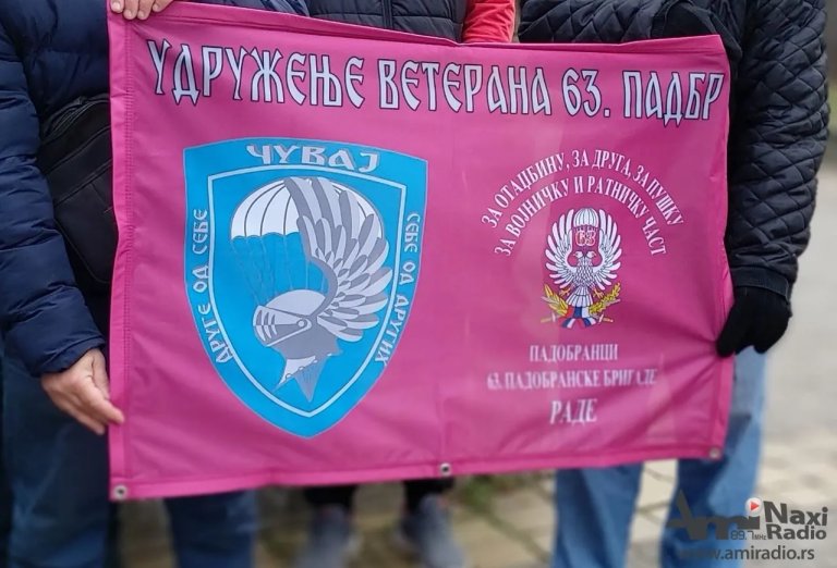 Ponosni na svoje saborce: Zastava Padobranskog bratstva 63. Padobranske brigade proneta kroz Kikindu