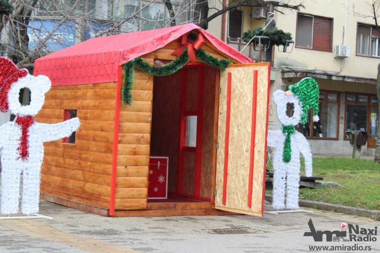 „Kutija želja“ postavljena do nedelje, dosad stiglo oko 3 000 pisama