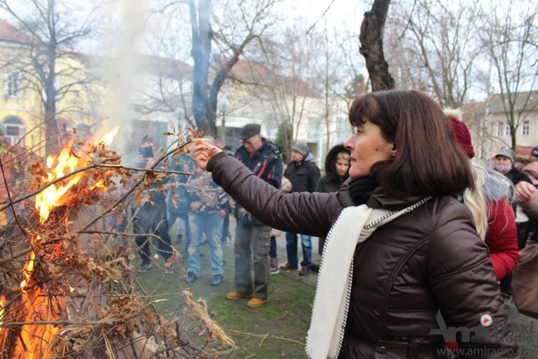 Tradicionalno paljenje badnjaka