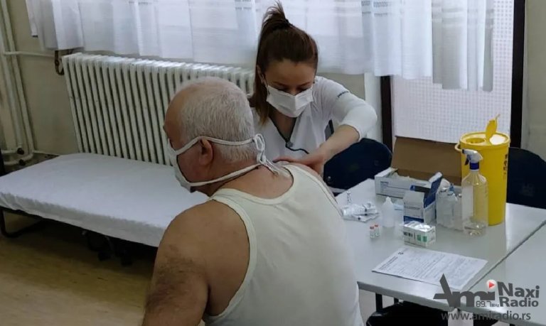 Prijavljivanje građana za vakcinaciju u Gradskoj upravi, 4. mesnoj zajednici i telefonski