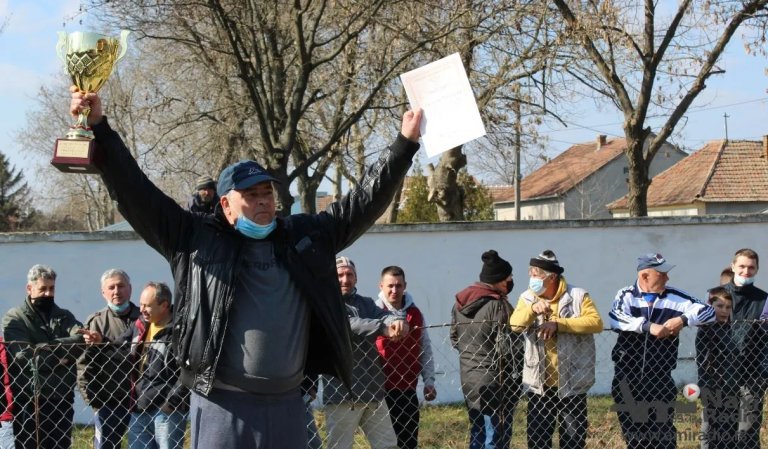 Pobenik 35. Gusanijade u Mokrinu je gusan Živa, vlasnika Miloša Kovačića