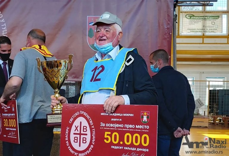 Sava Terzić Košničar pobednik 31. Svetskog prvenstva u tucanju farbanim uskršnjim jajima u Mokrinu