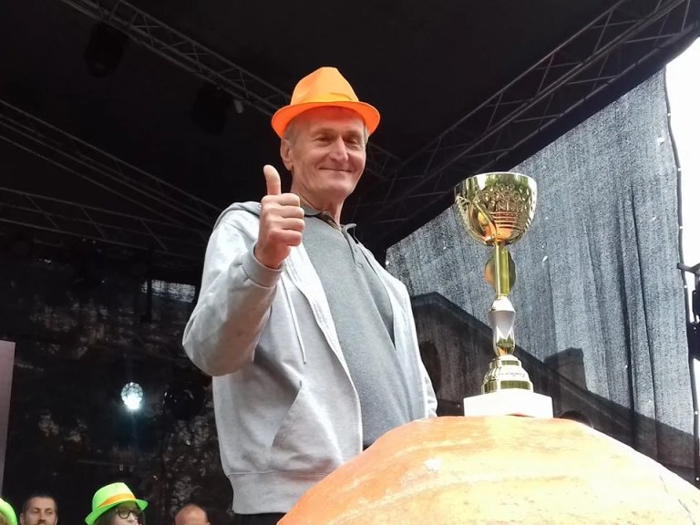 Kikinđanin Blaže Jelić uzgajio najtežu bundevu, oboren rekord u kategoriji najduže tikve