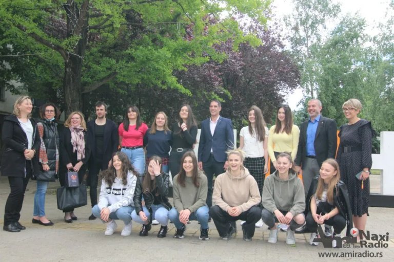 Kikindska Gimnazija ima najbolje rukometašice u Srbiji: Prijem u Gradskoj kući za državne prvakinje