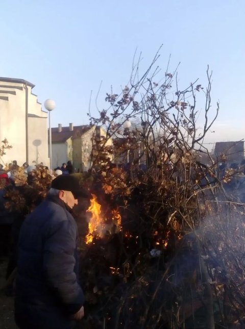 PALJENJE BADNJAKA U KIKINDI!!!