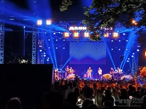 Ceca nastupila na prepunom kikindskom Trgu