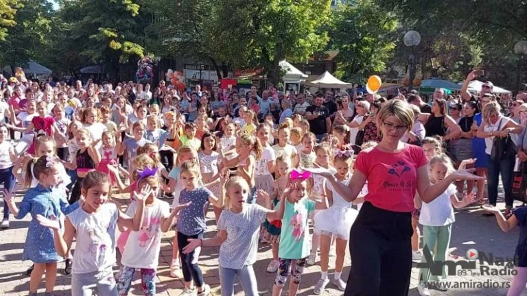 Fleš mob Plesne grupe „Dance N Soul“ na Trgu