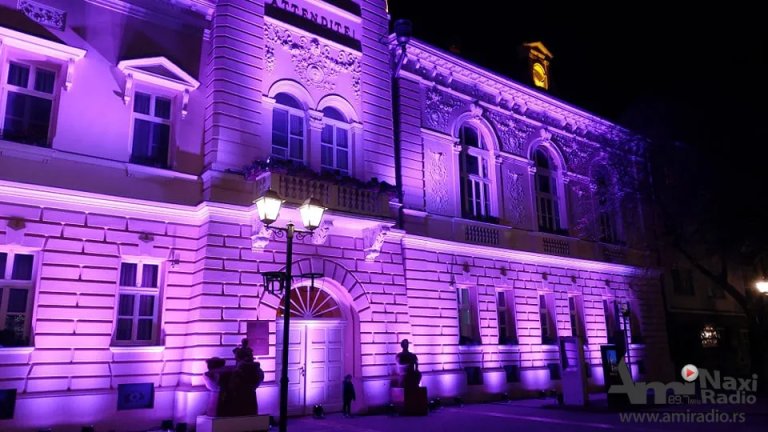 Gradska kuća svetli ljubičasto u čast prevremeno rođene dece: Podrška malim borcima i njihovim roditeljima