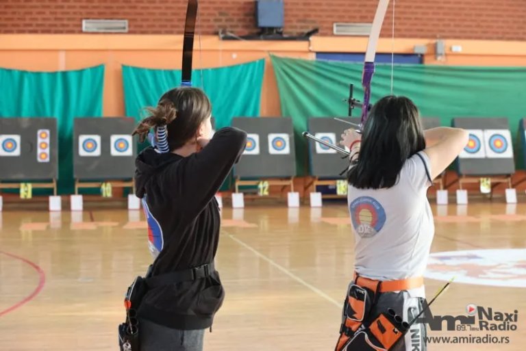 Otvoren treći „Ludaja kup“ u Kikindi: Više od 130 streličara u borbi za medalje