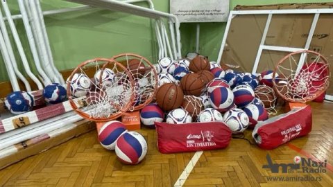 Ministar Udovičić u Kikindi: Nova sportska oprema i rekviziti za Gimnaziju i Ekonomsku školu