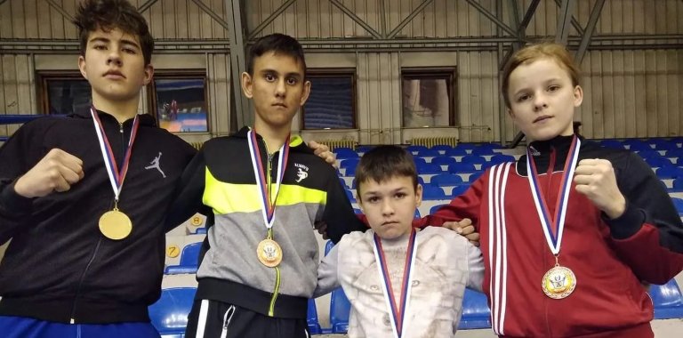 Savate: Četiri medalje za iđošku „Arenu“ u Rumi, Mateja Fekete prvak države