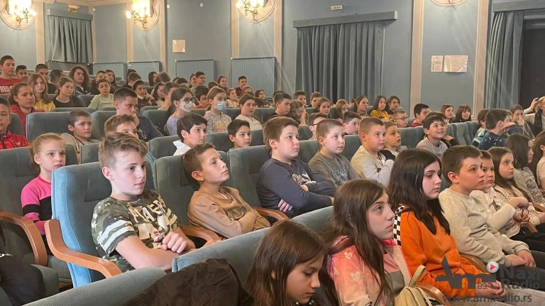 Predavanje o bezbednosti dece na internetu za kikindske osnovce