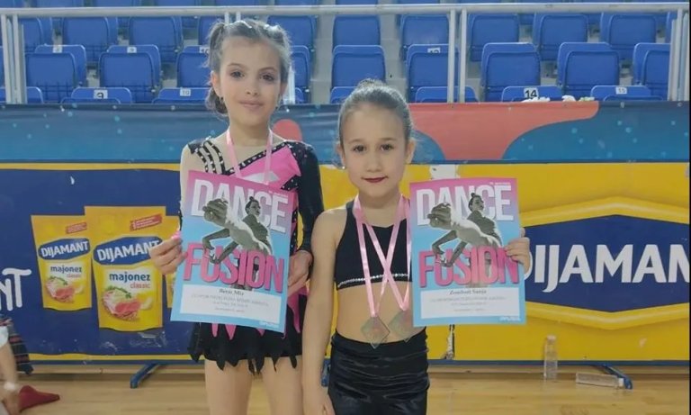 Plesna škola „Dance N Soul“ osvojila šest zlatnih i jednu srebrnu medalju na takmičenju u Zrenjaninu