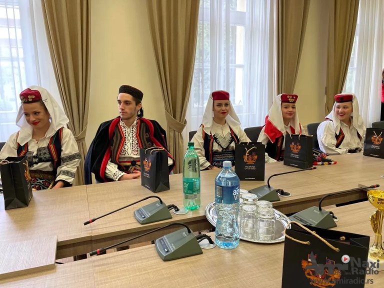 Gradonačelnik čestitao članovima KUD „Marija Bursać“ na izuzetnom uspehu na festivalu „Zlatni opanak“