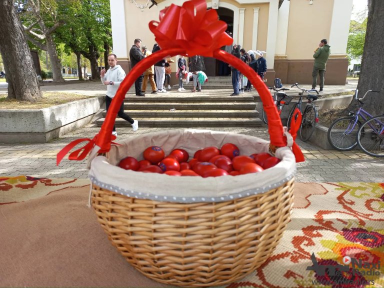 Hristos vaskrse, vaistinu vaskrse! Svim čitaocima sajta i slušaocima radija želimo mir i zdravlje!