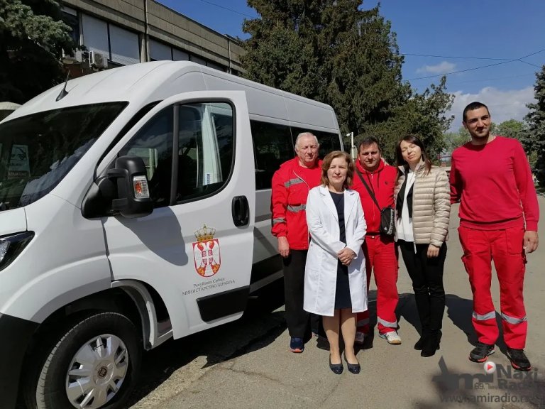 Da bubrežni bolesnici imaju bolju zdravstvenu zaštitu: Bolnica dobila novo vozilo od Ministarstva zdravlja