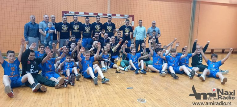 Šampioni Super B lige sa navijačima proslavili povratak u rukometnu elitu