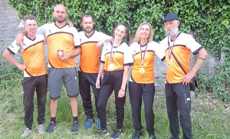 Zamurovići se okitili medaljama: Sara, Snežana i Ljubomir zlatnim, Rastko sa kolegama Goranom Nedomačkim i Jožefom Olahom bronzanom