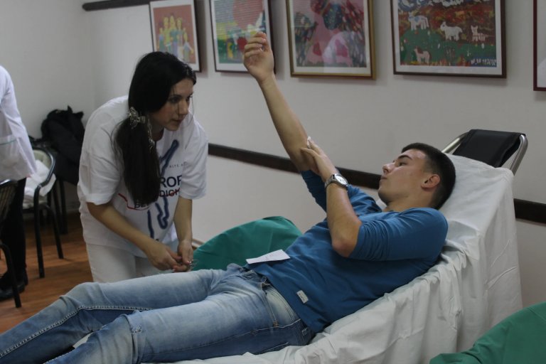 Srednjoškolci učestvovali u akciji dobrovoljnog davanja krvi