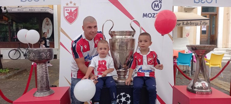 Zvezdin karavan prošao Kikindom: Aleksa i Živa obožavaju fudbal