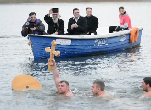 Nosilac bogojavljenskog krsta u Cirihu je Stevan Krnić iz Kikinde!