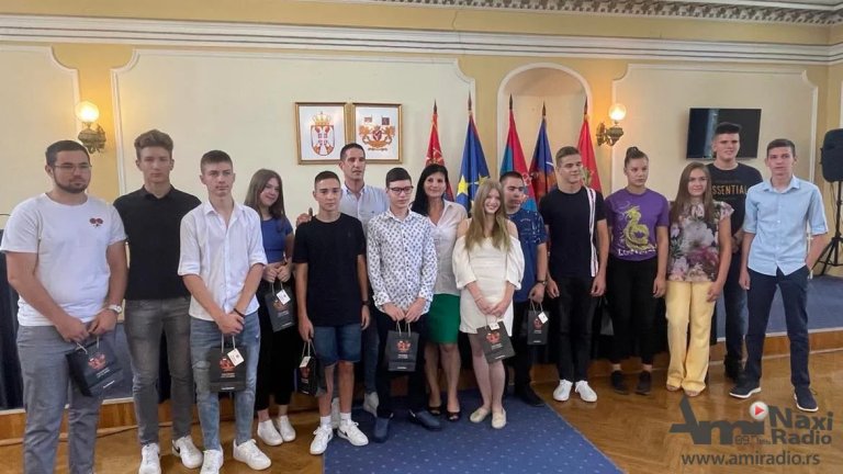 Đaci generacije na prijemu u Gradskoj kući