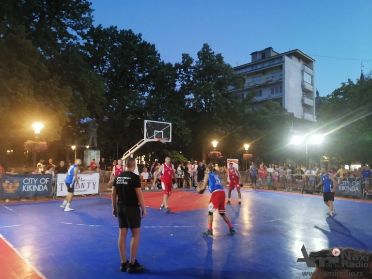 Počeo Noćni turnir u basketu na Trgu, nagradni fond 210 000 dinara