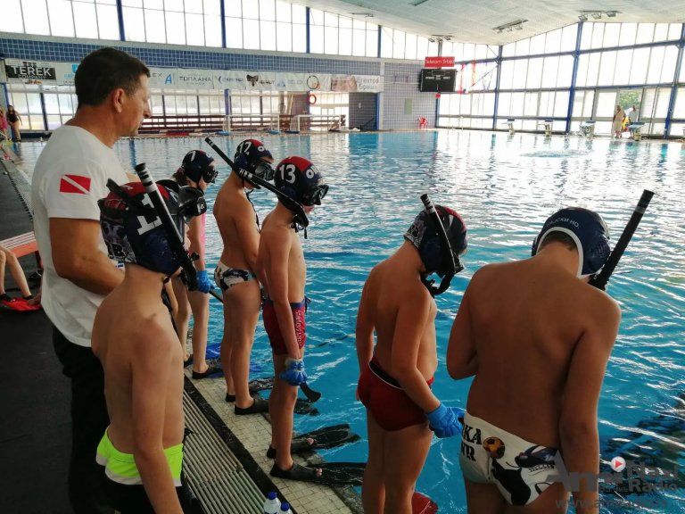 RK „Orka“ organizovao međunarodni kamp u podvodnom hokeju za decu