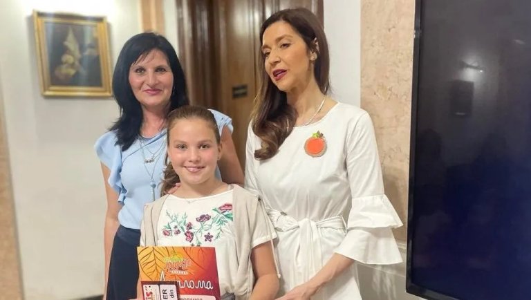 U Biblioteci nagrađeni najbolji literarni i likovni radovi, reklama za ludaju i figura u prostoru