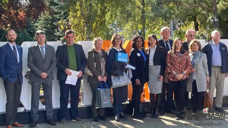 Rotarijanci donirali mBot robote školama „Vuk Karadžić“, „Jovan Popović“ i „Prvi oktobar“