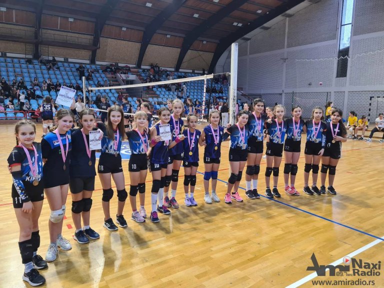 Polaznice škole odbojke „Ki 0230“ uspešne na turnirima