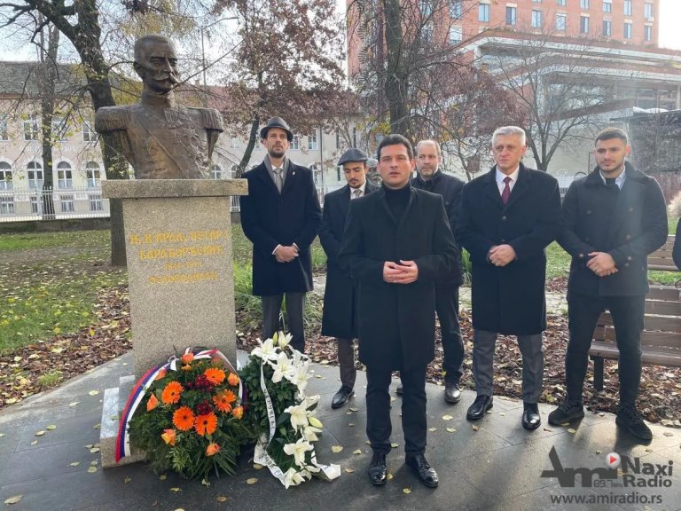 Polaganjem venaca kraj biste kralja Petra I obeležena godišnjica prisajedinjenja Vojvodine Kraljevini Srbiji