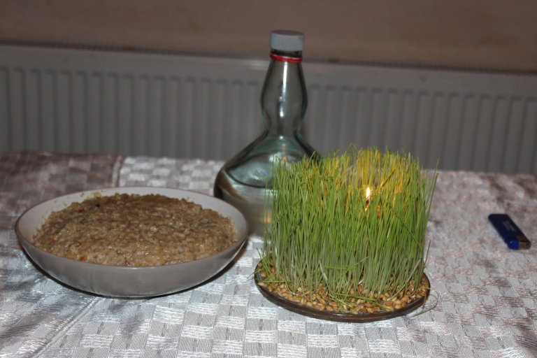 S kolena na koleno, korinđanje i veselje u domovima