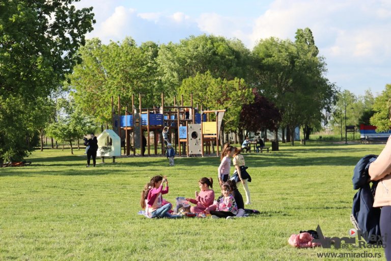 „Kretanjem do zdravlja“: Obeležen Međunarodni dan fizičke aktivnosti u Kikindi
