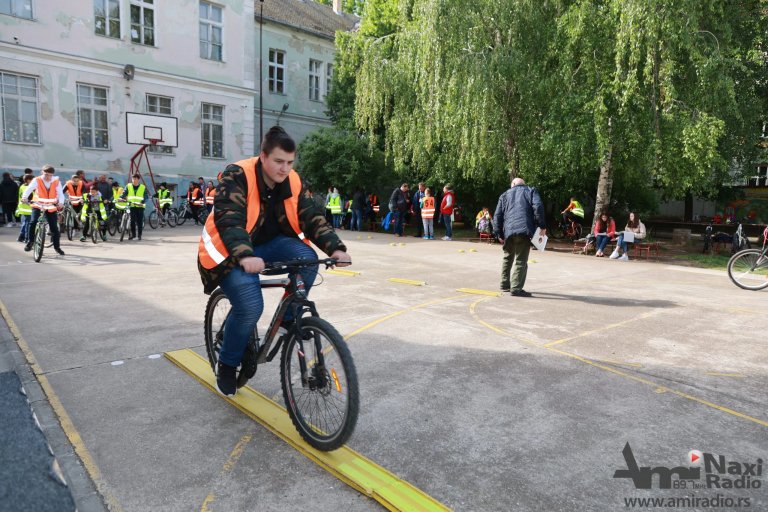 Okružno školsko takmičenje „Šta znaš o saobraćaju?“