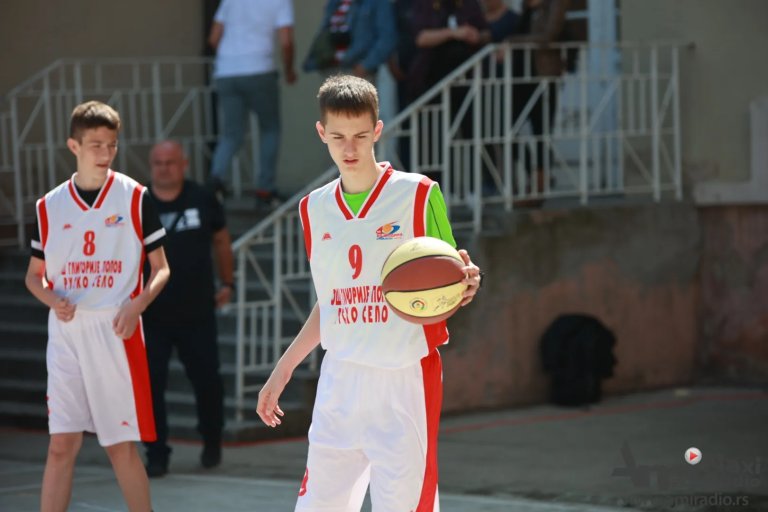 U OŠ „Vuk Karadžić“ otvoreno školsko takmičenje u basketu 3 na 3
