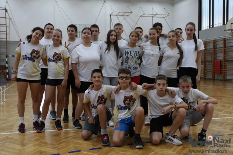 OŠ „Sveti Sava“ nagrađena sportskom opremom za uspešno učešće u projektu „Trčim za školu“